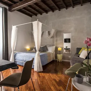 Near Trevi Fountain Apartment Rome